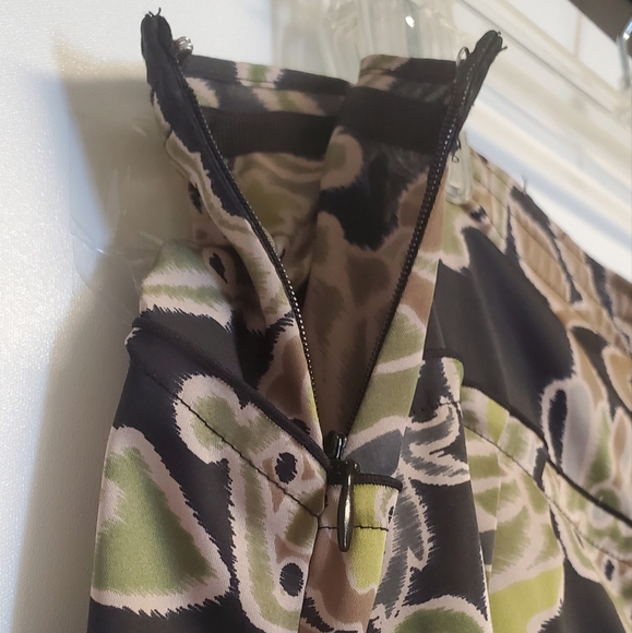 Apostrophe Black and Green Moody Floral Satin Pleated Midi Skirt Size 16 - Picture 6 of 6